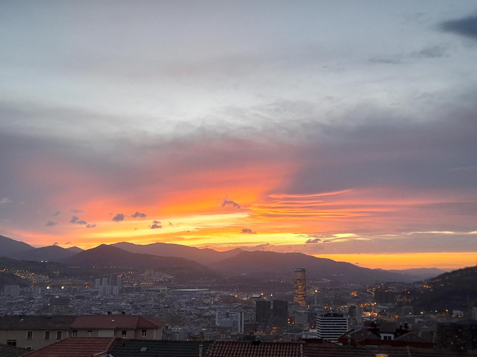 Calida Estancia Descubre La Ciudad Bilbao Ngoại thất bức ảnh